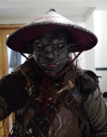 Maske.jpg (58.05 KiB) 24575 mal betrachtet Auf den Fotos ist die ausgebesserte Stelle nicht so gut zu sehen aber ich glaube auch so hab ich das recht gut hinbekommen das es kaum auffällt man sieht es nur am rechten Mundwinkel (im Bild Links) das der etwas höher gezogen ist.